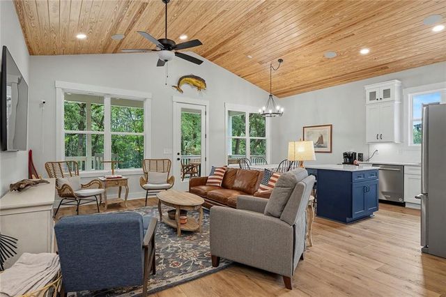 224 Lakeshore Circle SE, Acworth, GA 30101