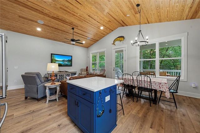 224 Lakeshore Circle SE, Acworth, GA 30101