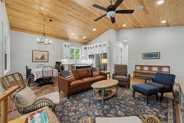 224 Lakeshore Circle SE, Acworth, GA 30101