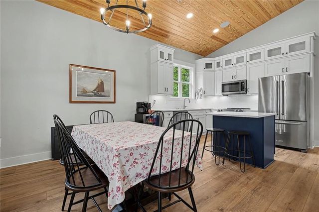 224 Lakeshore Circle SE, Acworth, GA 30101