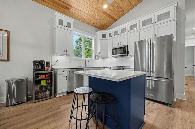 224 Lakeshore Circle SE, Acworth, GA 30101