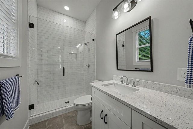 224 Lakeshore Circle SE, Acworth, GA 30101