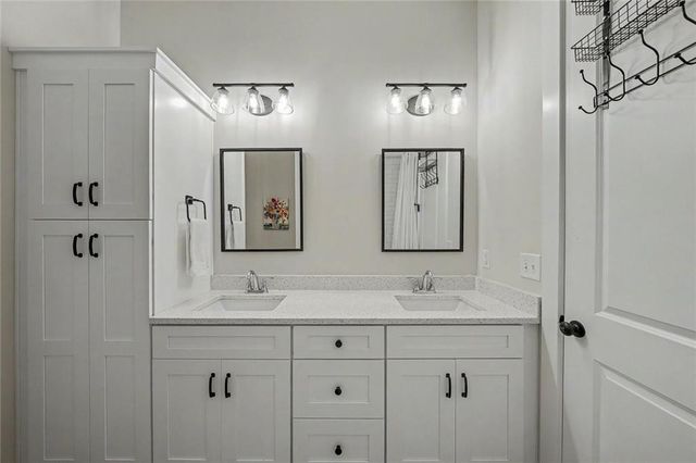 224 Lakeshore Circle SE, Acworth, GA 30101