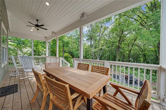 224 Lakeshore Circle SE, Acworth, GA 30101