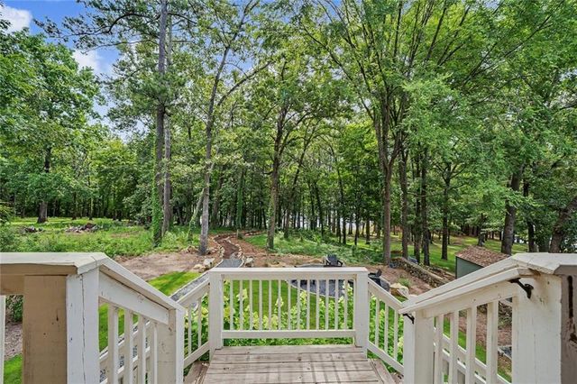 224 Lakeshore Circle SE, Acworth, GA 30101