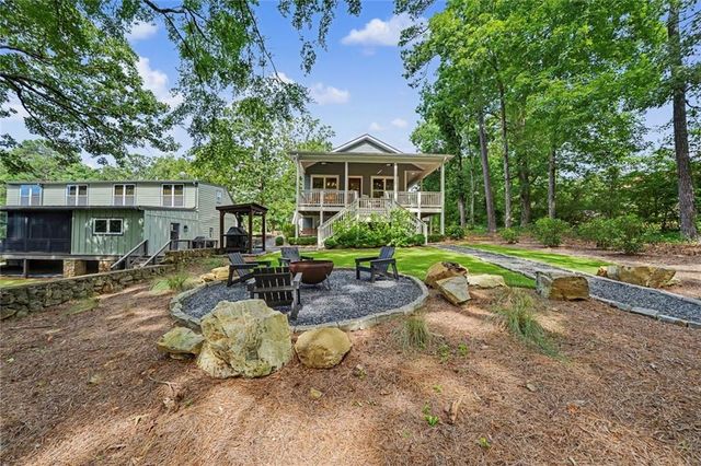 224 Lakeshore Circle SE, Acworth, GA 30101
