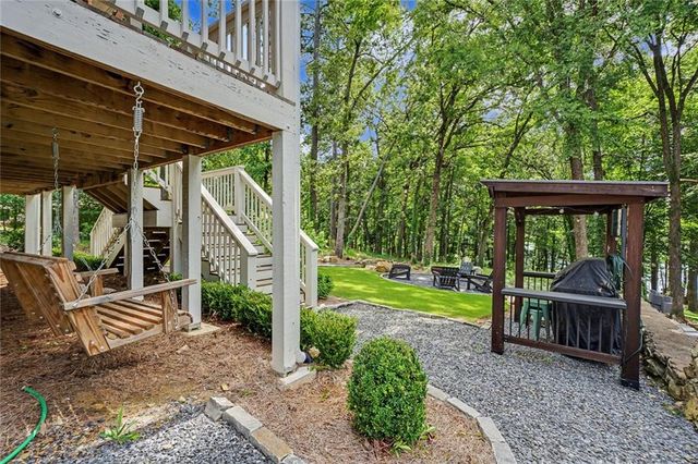 224 Lakeshore Circle SE, Acworth, GA 30101