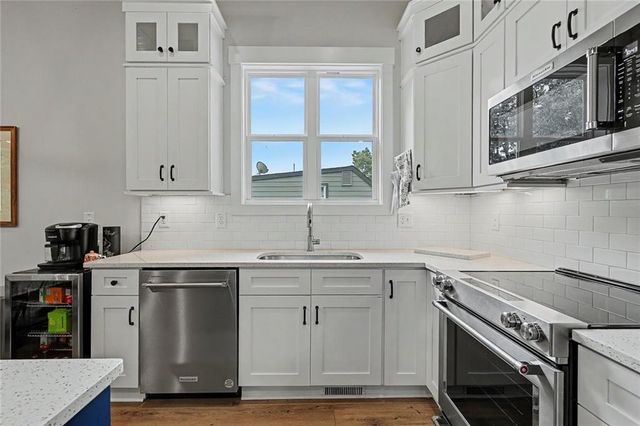224 Lakeshore Circle SE, Acworth, GA 30101