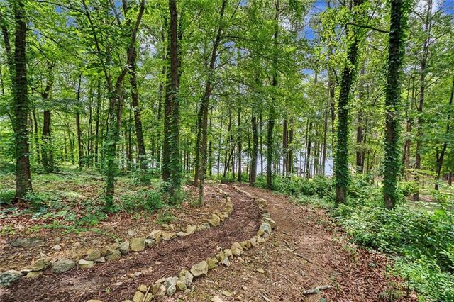 224 Lakeshore Circle SE, Acworth, GA 30101
