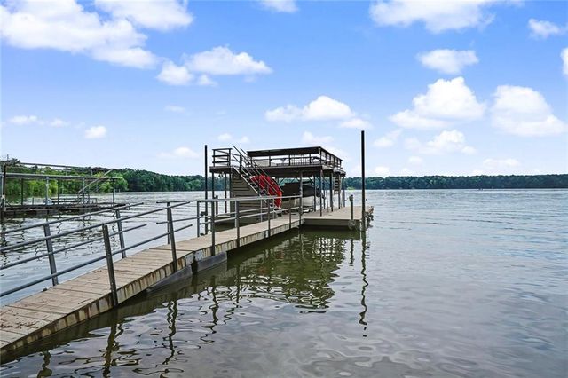 224 Lakeshore Circle SE, Acworth, GA 30101