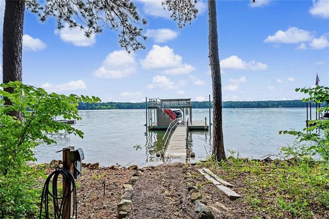 224 Lakeshore Circle SE, Acworth, GA 30101