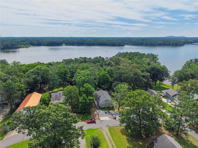 224 Lakeshore Circle SE, Acworth, GA 30101