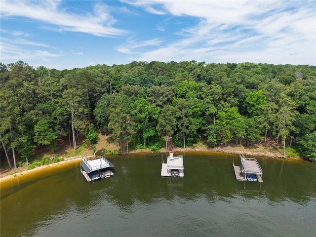 224 Lakeshore Circle SE, Acworth, GA 30101