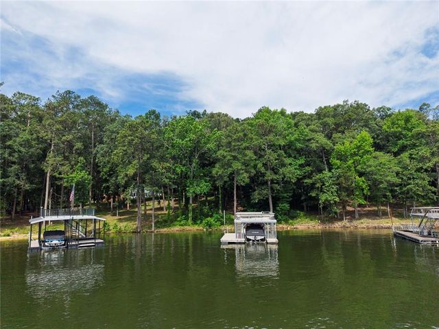 224 Lakeshore Circle SE, Acworth, GA 30101