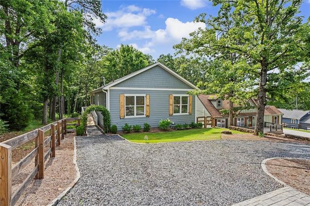 224 Lakeshore Circle SE, Acworth, GA 30101