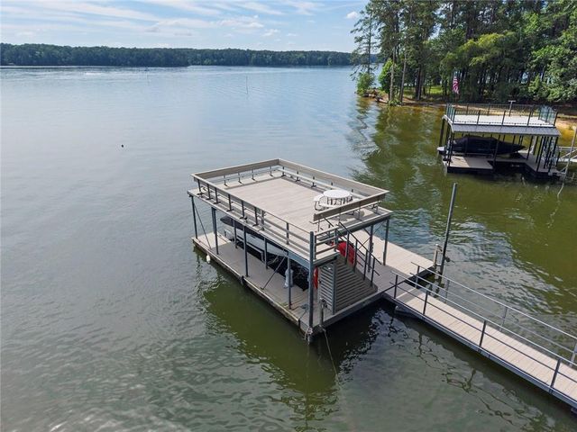 224 Lakeshore Circle SE, Acworth, GA 30101