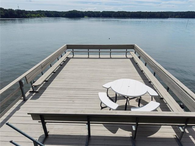 224 Lakeshore Circle SE, Acworth, GA 30101