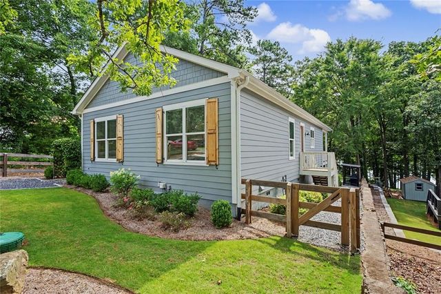 224 Lakeshore Circle SE, Acworth, GA 30101