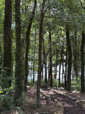 224 Lakeshore Circle SE, Acworth, GA 30101