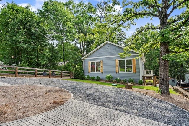 224 Lakeshore Circle SE, Acworth, GA 30101