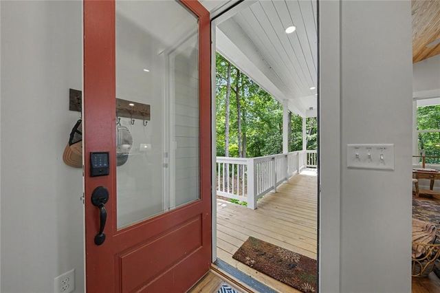 224 Lakeshore Circle SE, Acworth, GA 30101