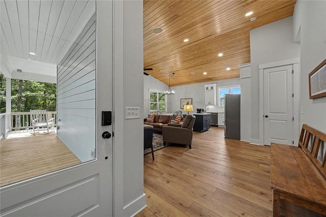 224 Lakeshore Circle SE, Acworth, GA 30101