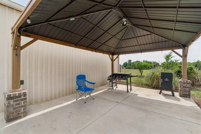 2120 NW 22nd Street, Newcastle, OK 73065