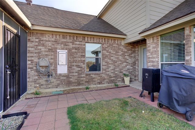 1311 Roe Helm Circle, Rhome, TX 76078