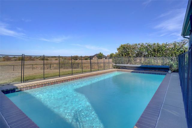1311 Roe Helm Circle, Rhome, TX 76078