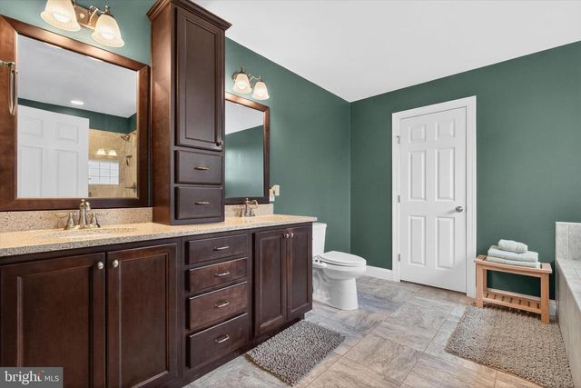 141 VISTA DR, Hummelstown, PA 17036