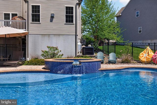 141 VISTA DR, Hummelstown, PA 17036