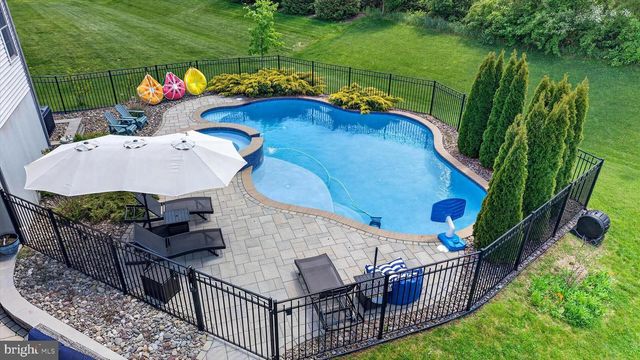 141 VISTA DR, Hummelstown, PA 17036