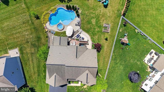 141 VISTA DR, Hummelstown, PA 17036