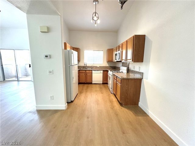 2100 Jade Creek Street 202, Las Vegas, NV 89117