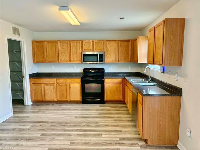 3966 Heather View Lane, Winston-salem, NC 27127
