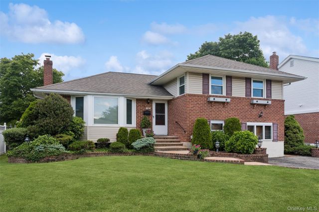 3962 Hahn Avenue, Bethpage, NY 11714