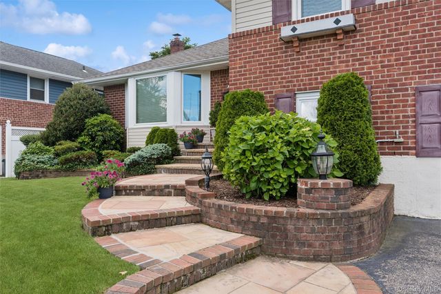 3962 Hahn Avenue, Bethpage, NY 11714