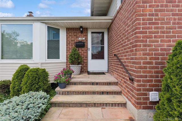 3962 Hahn Avenue, Bethpage, NY 11714
