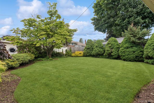 3962 Hahn Avenue, Bethpage, NY 11714