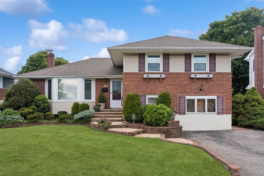 3962 Hahn Avenue, Bethpage, NY 11714