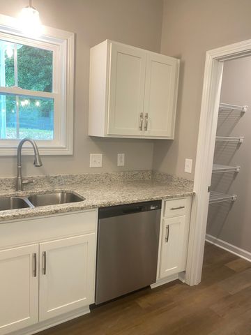 714 Gracey Ave Apt A, Clarksville, TN 37040