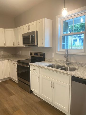714 Gracey Ave Apt A, Clarksville, TN 37040