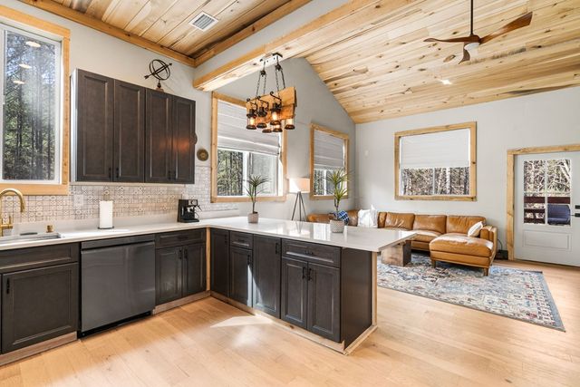 126 Hummingbird Way, Copperhill, TN 37317