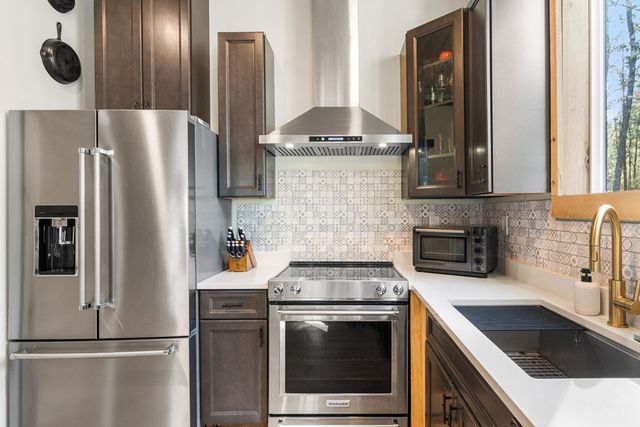 126 Hummingbird Way, Copperhill, TN 37317