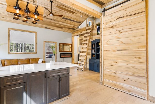 126 Hummingbird Way, Copperhill, TN 37317