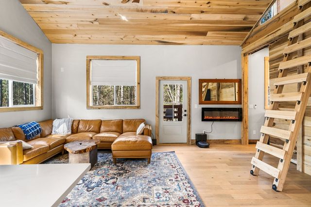 126 Hummingbird Way, Copperhill, TN 37317