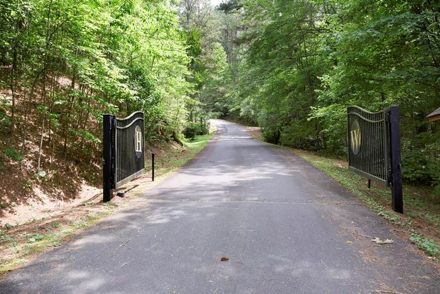 126 Hummingbird Way, Copperhill, TN 37317