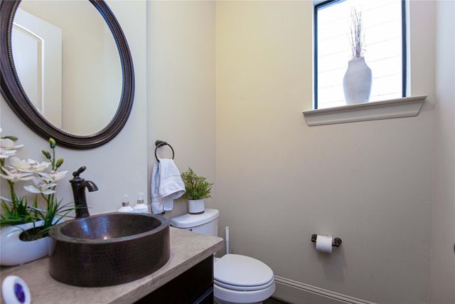 1141 W 23rd Street B, Houston, TX 77008