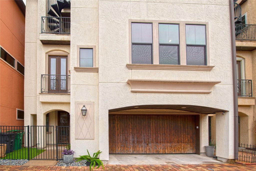 1141 W 23rd Street B, Houston, TX 77008