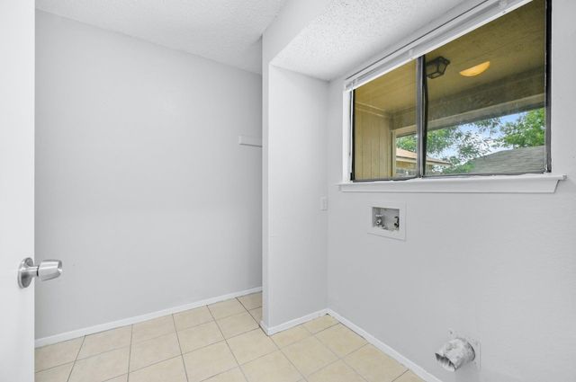 2008 Old West PL B, Round Rock, TX 78681